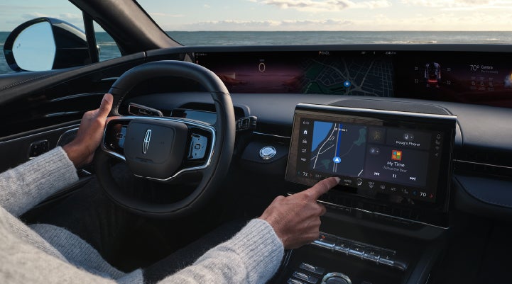 The driver of a 2024 Lincoln Nautilus® SUV interacts with the new Lincoln Digital Experience. | Vance Lincoln in Miami OK