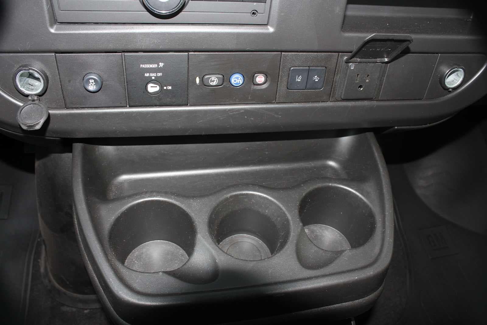 2025 Chevrolet Express Passenger LT