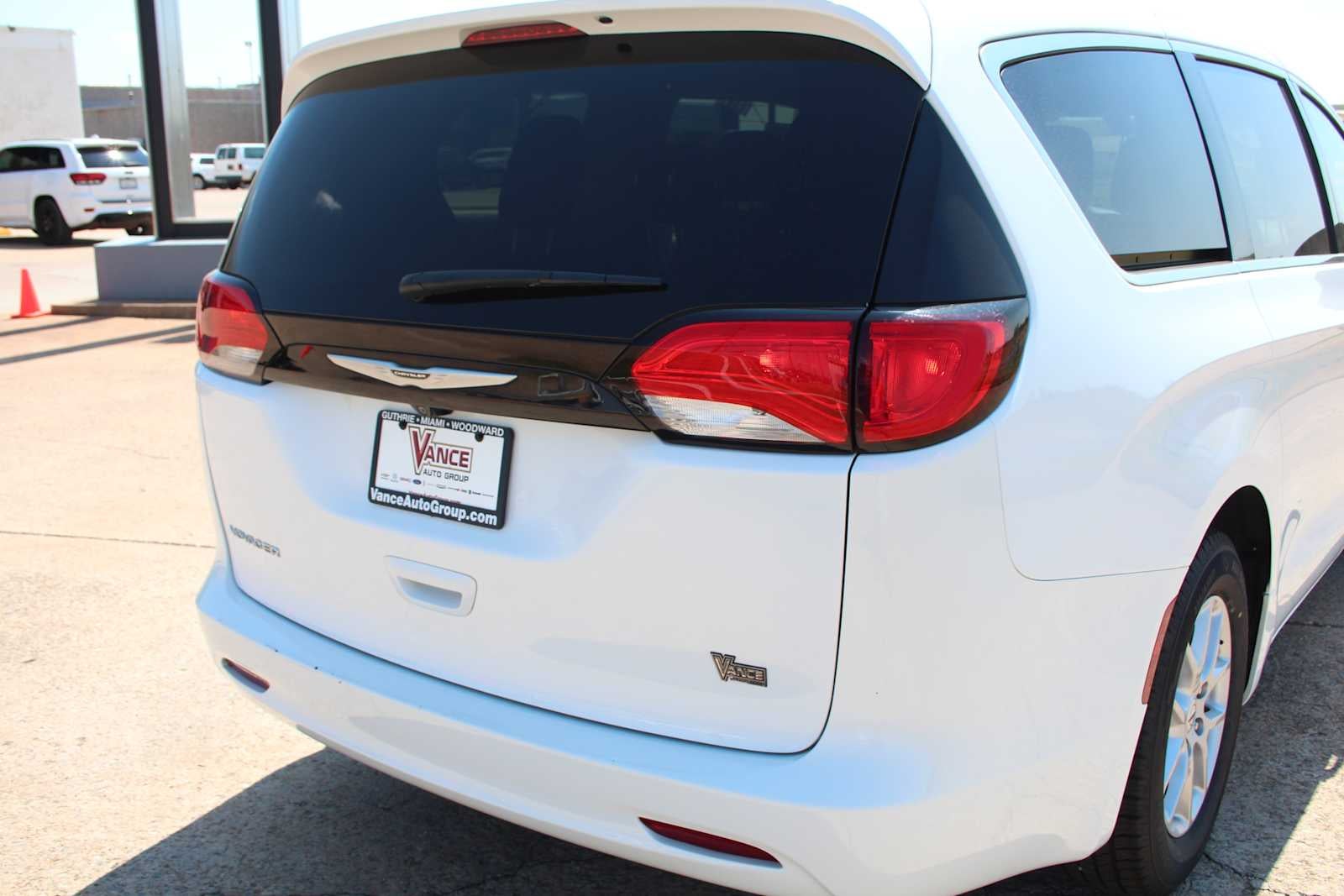 2022 Chrysler Voyager LX