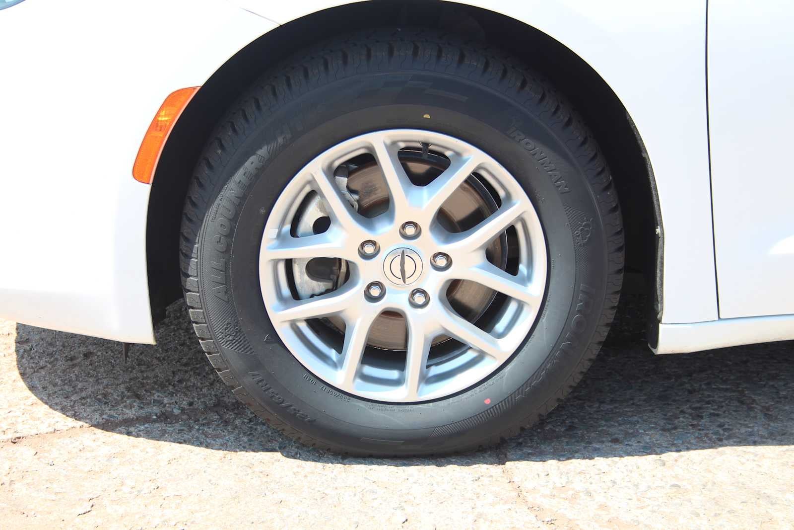 2022 Chrysler Voyager LX