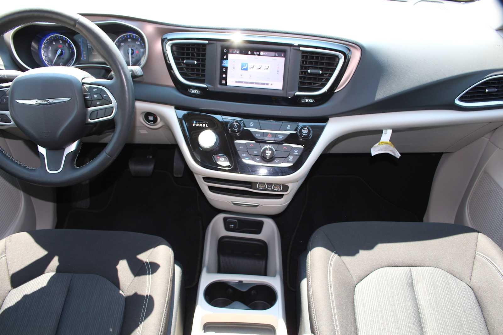 2022 Chrysler Voyager LX