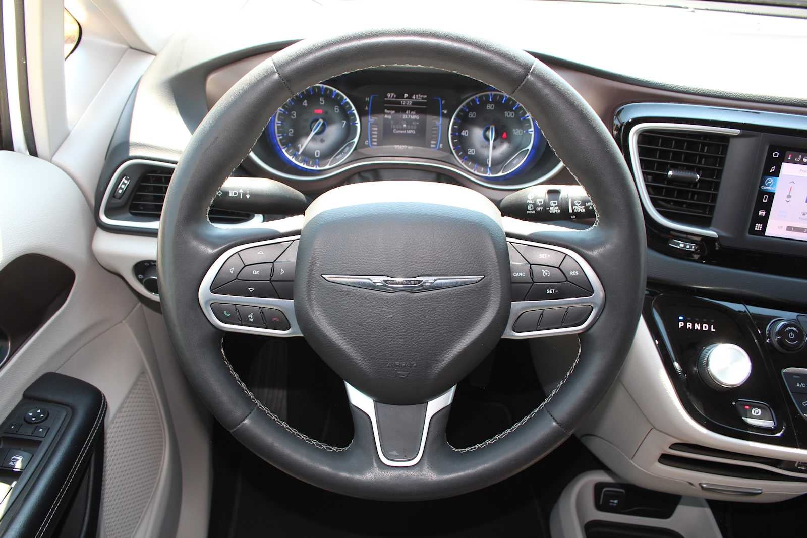 2022 Chrysler Voyager LX