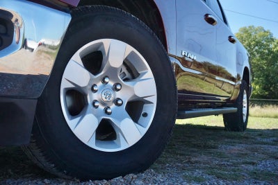 2020 RAM Ram 1500 Big Horn Crew Cab 4x4 5'7' Box