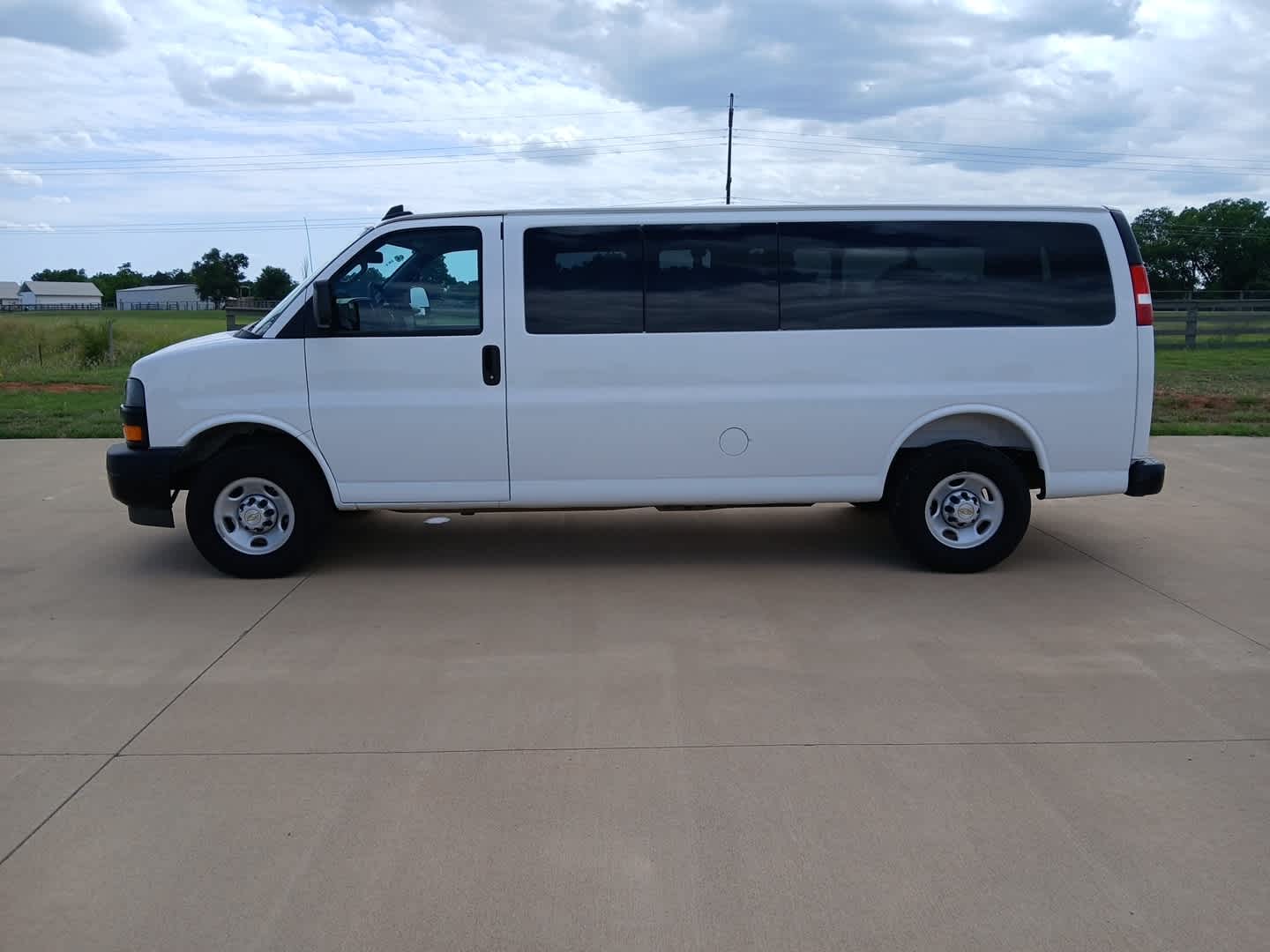 2025 Chevrolet Express Passenger RWD 3500 Extended Wheelbase LS
