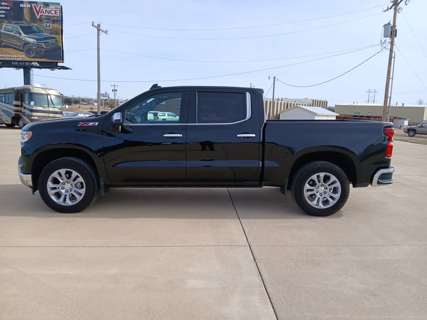 2025 Chevrolet Silverado 1500 4WD Crew Cab Short Bed LTZ