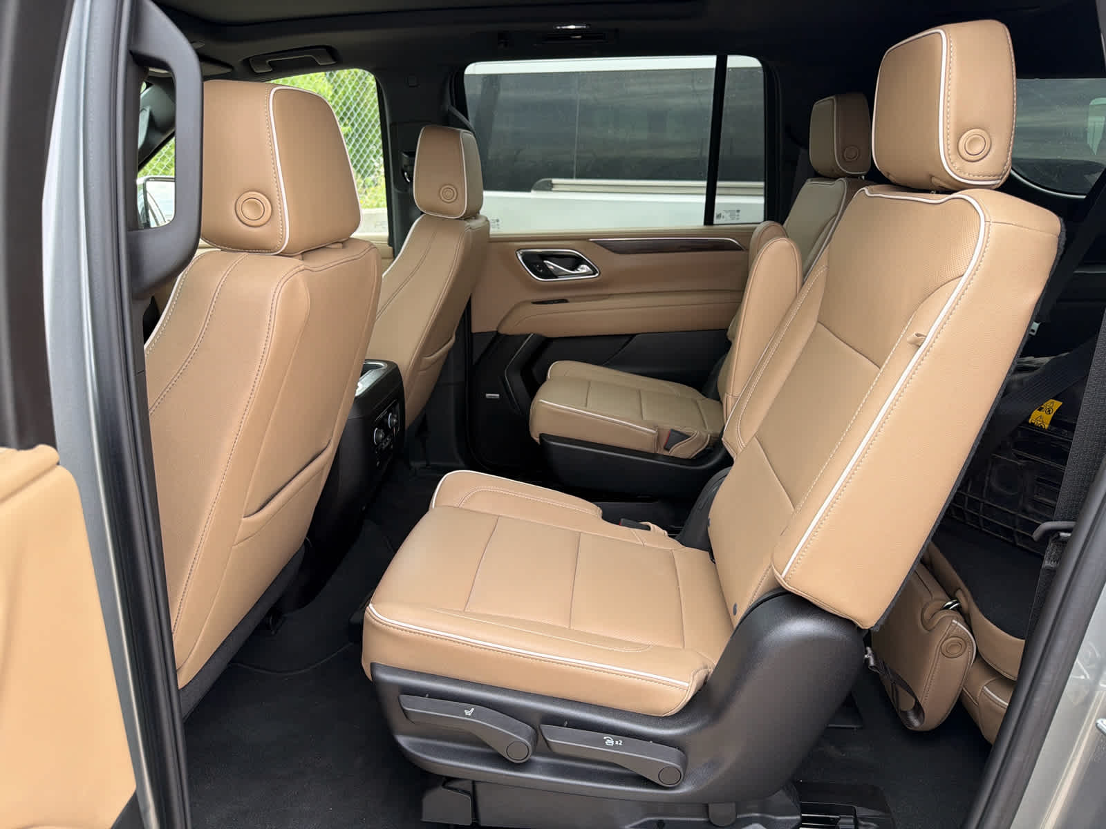 2024 Chevrolet Suburban 4WD Premier