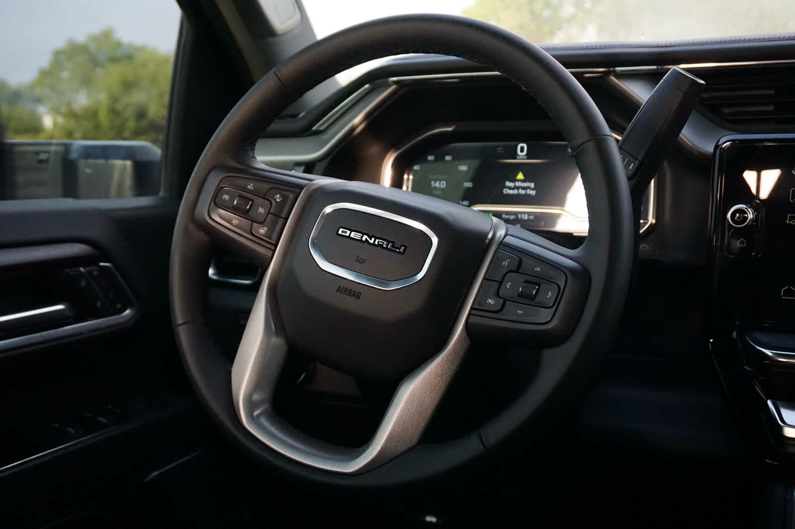 2025 GMC Sierra 2500HD 4WD Crew Cab Standard Bed Denali