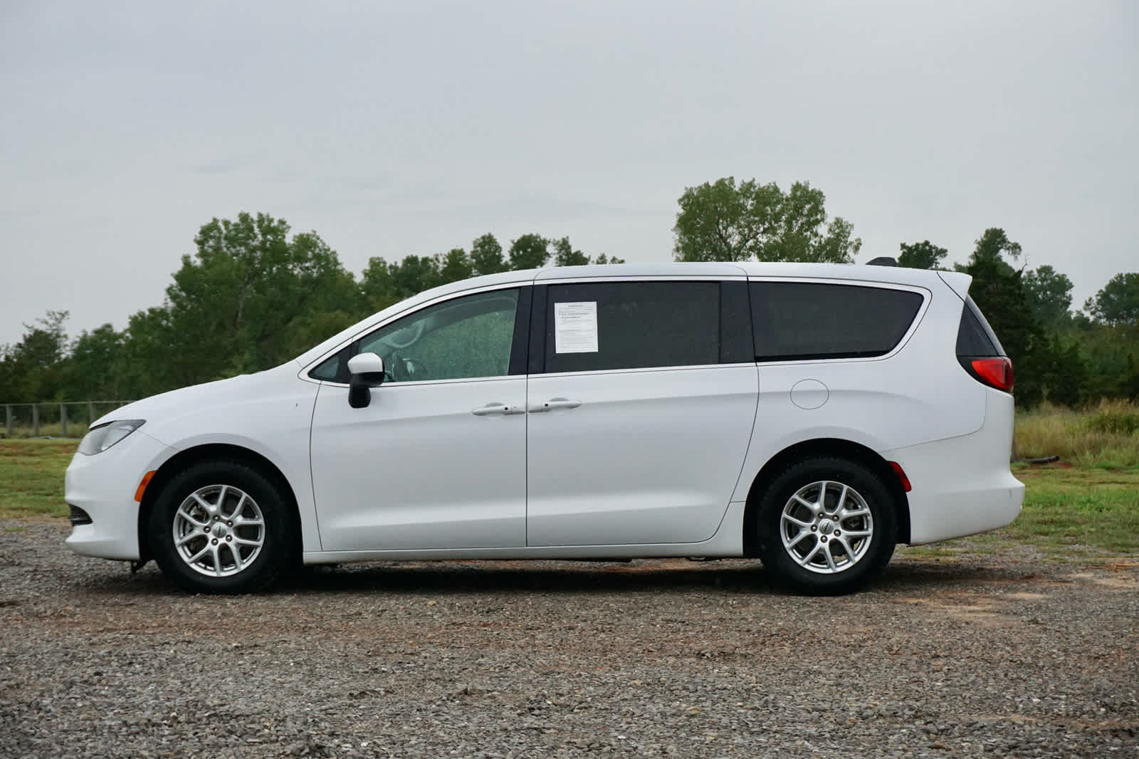 2022 Chrysler Voyager LX