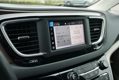 2022 Chrysler Voyager LX