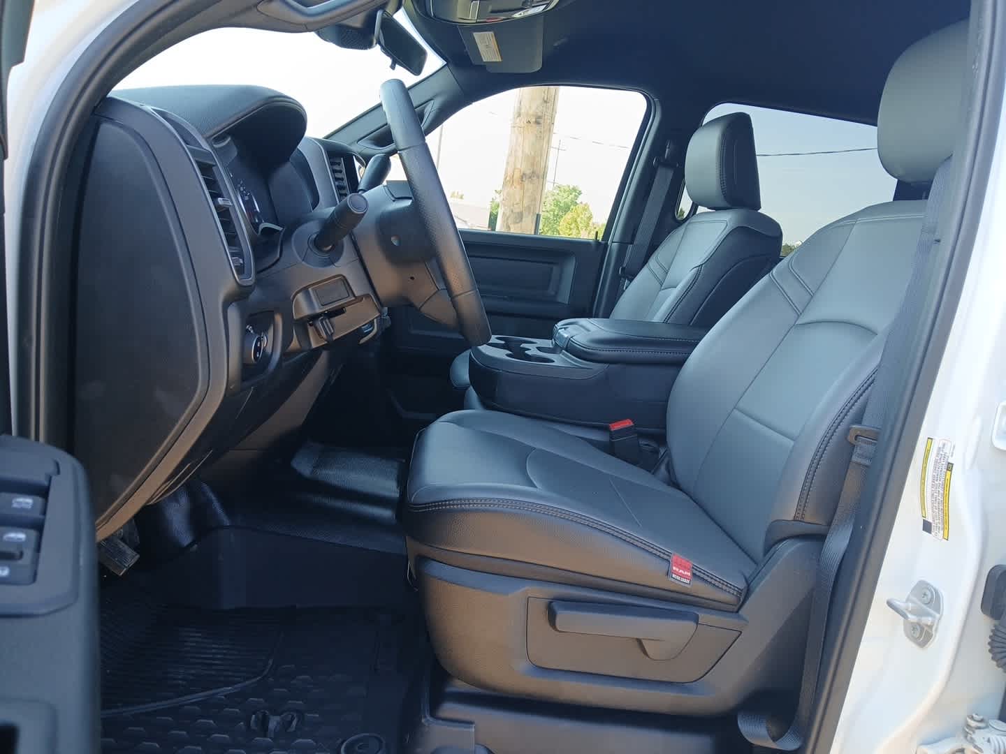 2025 RAM 3500 Tradesman Crew Cab 4x4 8' Box