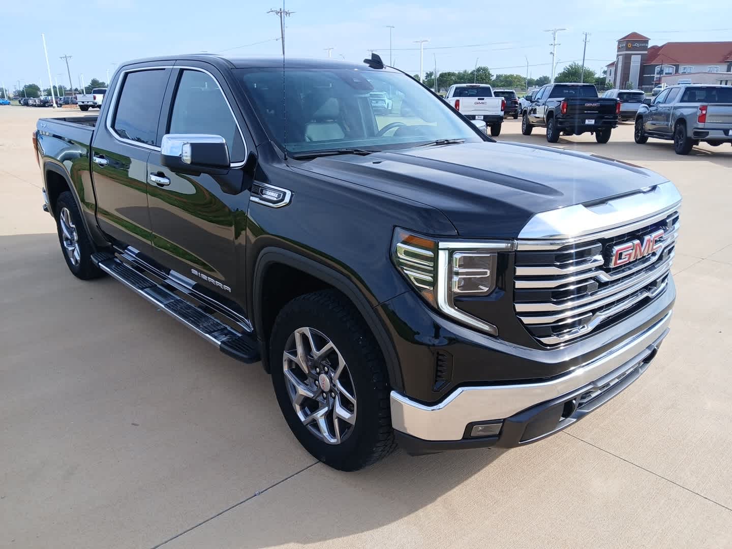 2024 GMC Sierra 1500 4WD Crew Cab Short Box SLT