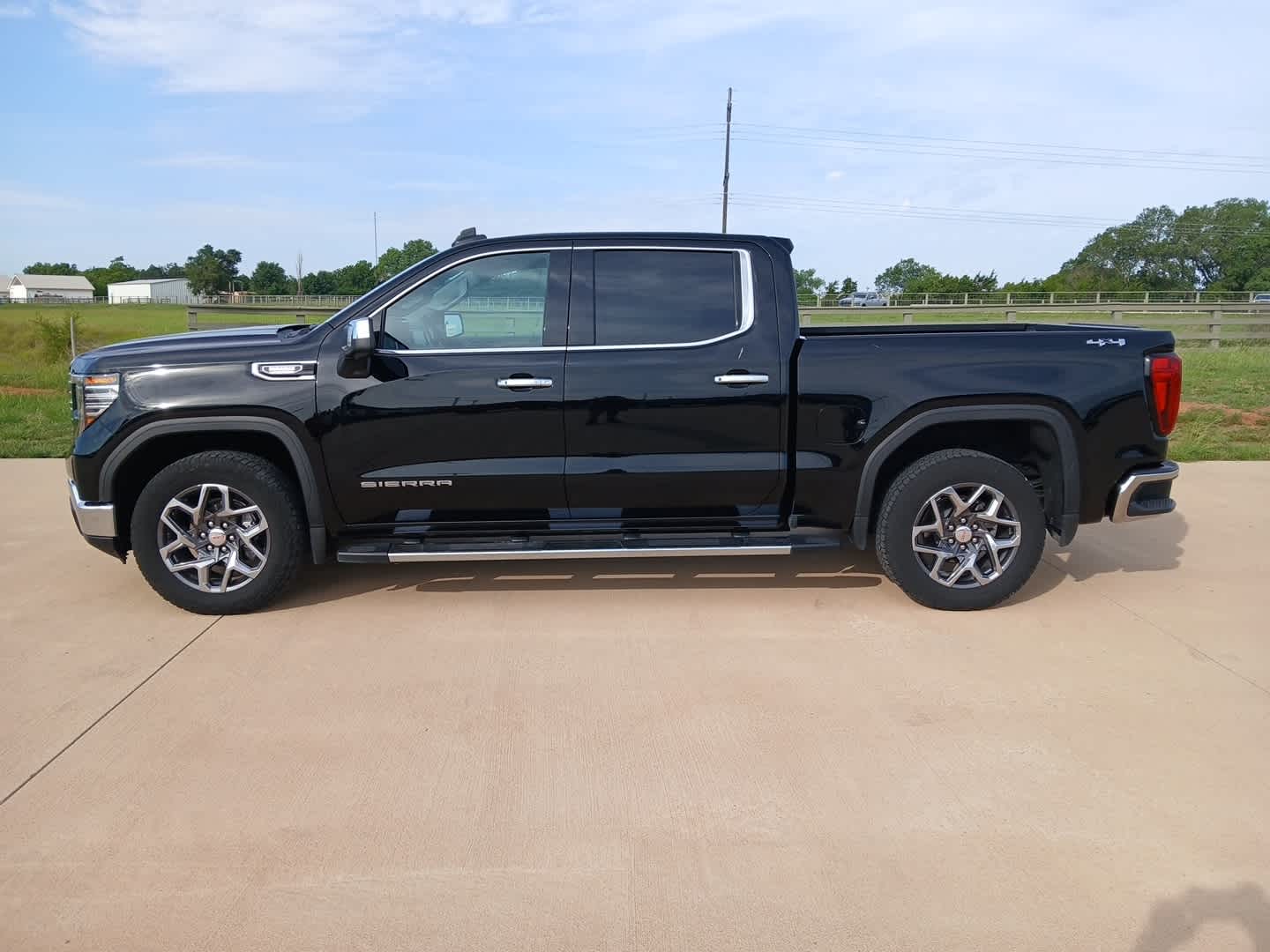 2024 GMC Sierra 1500 4WD Crew Cab Short Box SLT