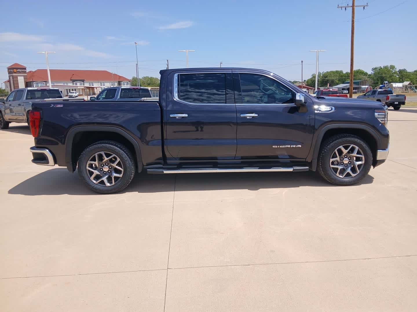 2022 GMC Sierra 1500 4WD Crew Cab Short Box SLT