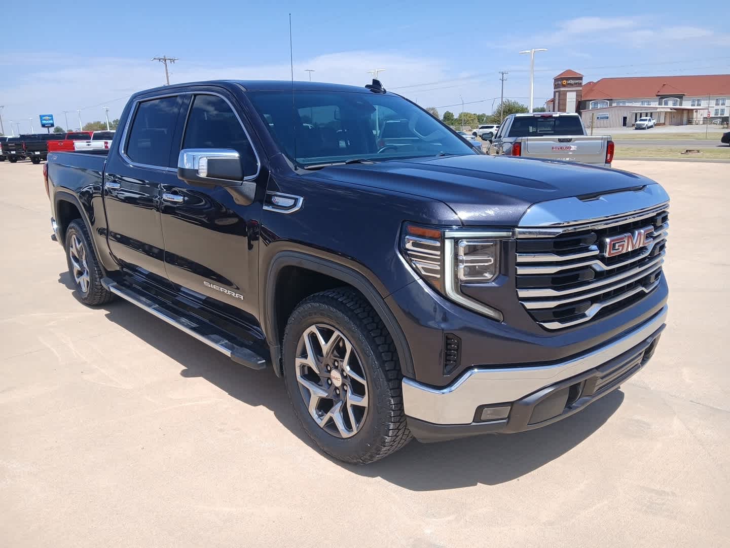 2022 GMC Sierra 1500 4WD Crew Cab Short Box SLT