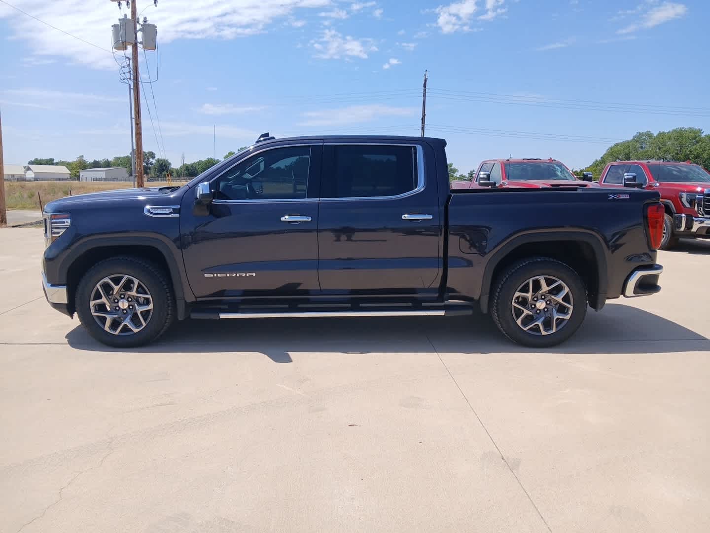 2022 GMC Sierra 1500 4WD Crew Cab Short Box SLT