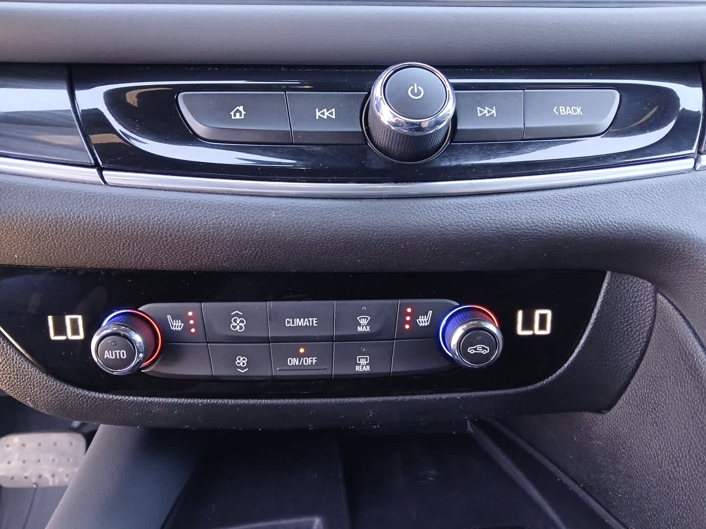 2023 Buick Enclave Essence AWD