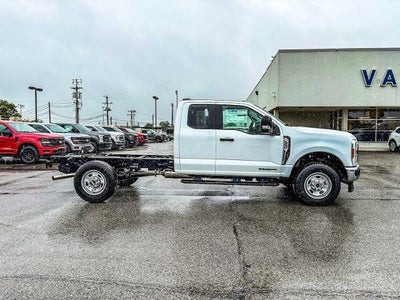 2025 Ford Super Duty F-350 SRW XL