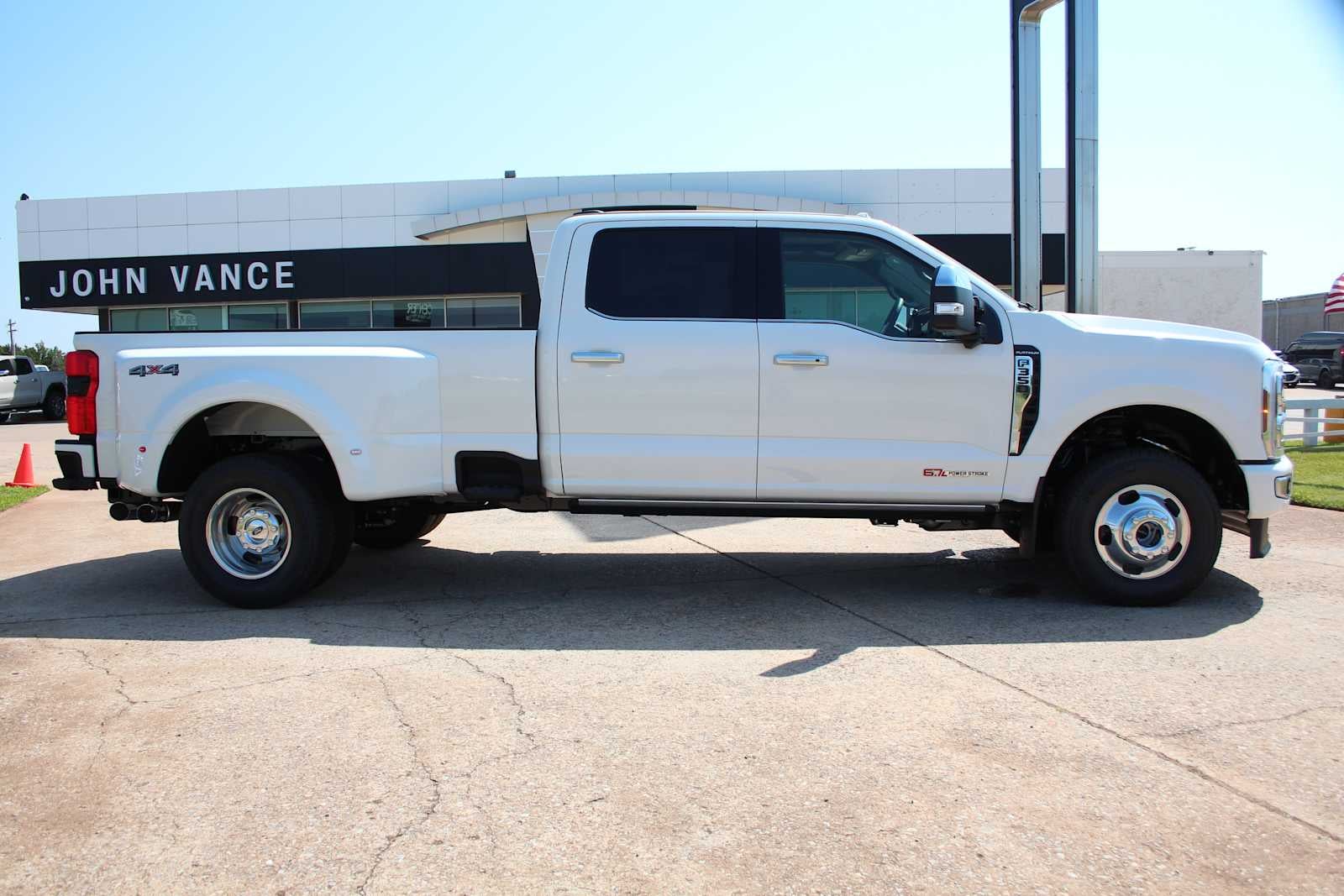 2026 Ford Super Duty F-350 DRW Pickup Platinum