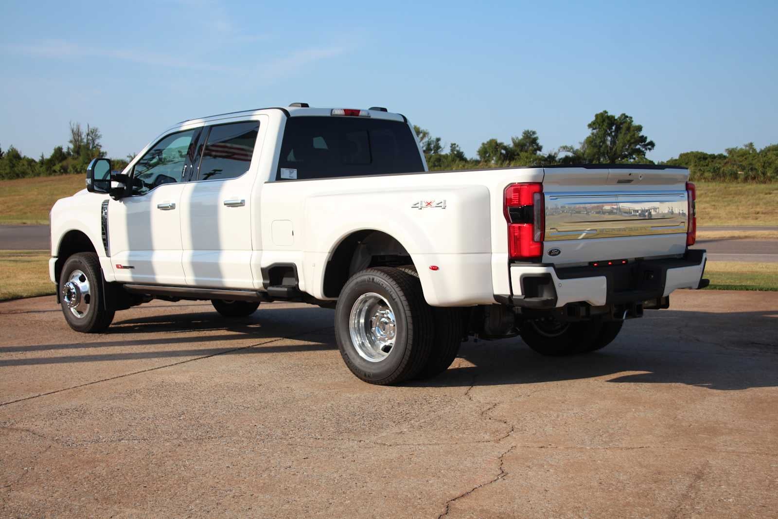 2026 Ford Super Duty F-350 DRW Pickup Platinum