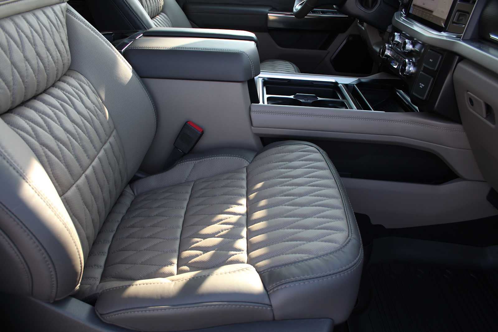 2026 Ford Super Duty F-350 DRW Pickup Platinum