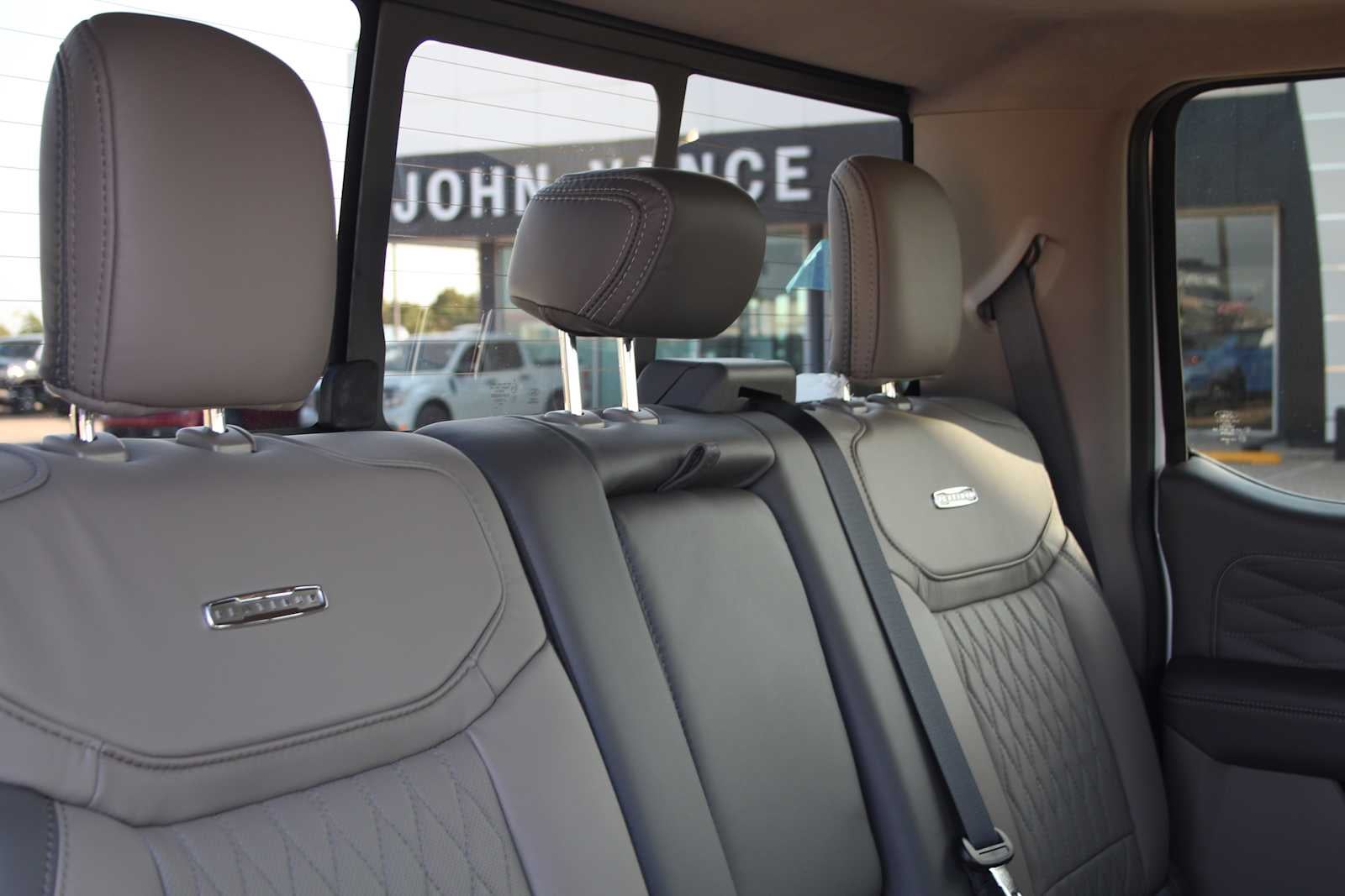 2026 Ford Super Duty F-350 DRW Pickup Platinum