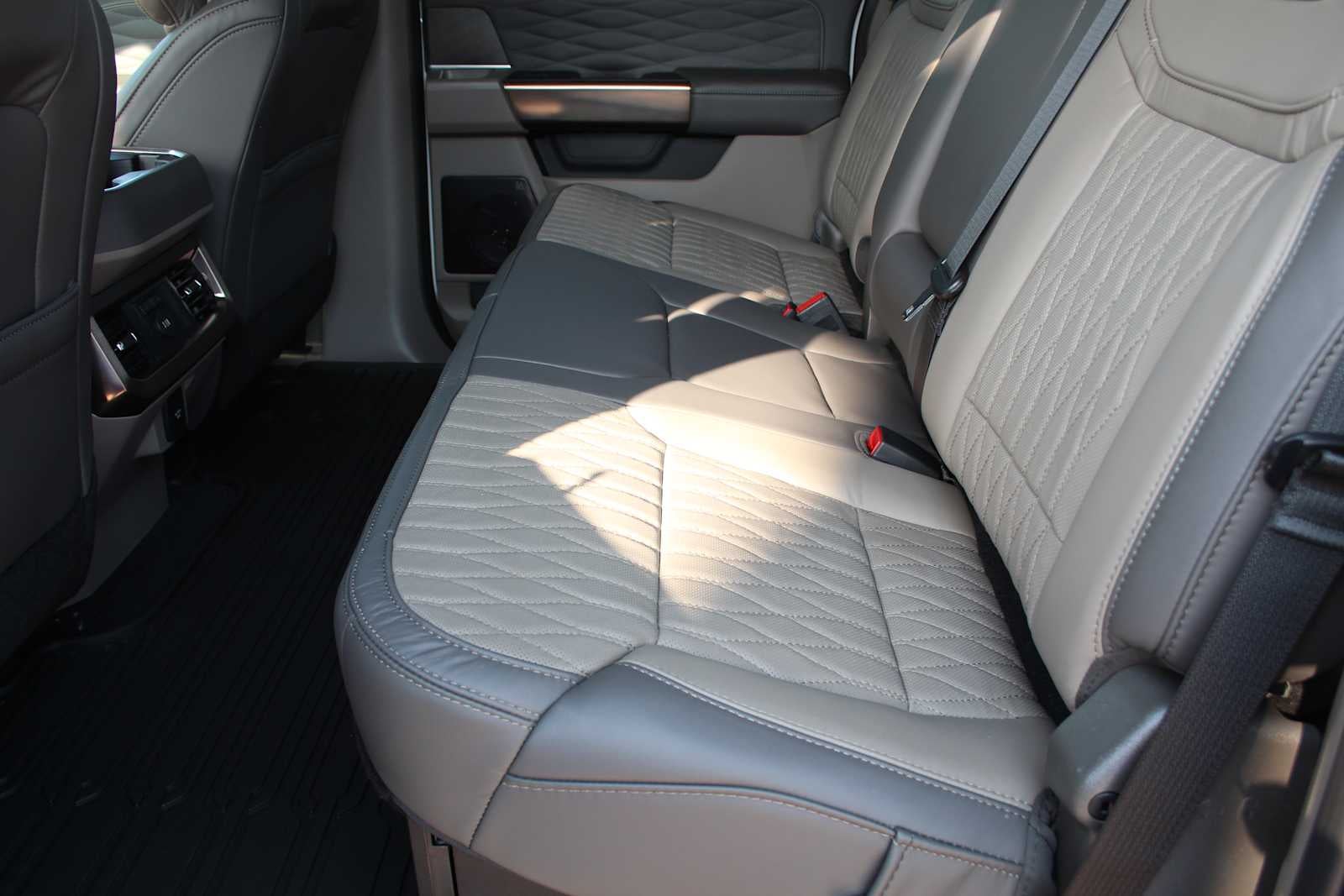 2026 Ford Super Duty F-350 DRW Pickup Platinum