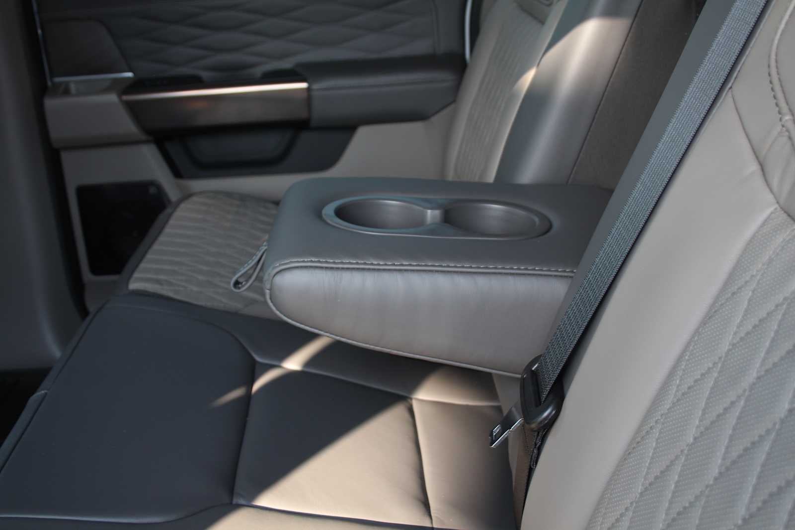 2026 Ford Super Duty F-350 DRW Pickup Platinum