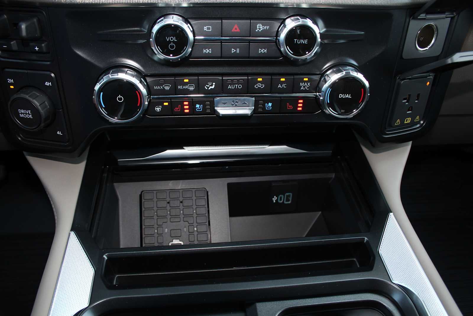 2026 Ford Super Duty F-350 DRW Pickup Platinum
