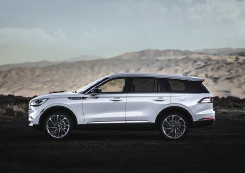 A Lincoln Aviator® SUV is parked on a scenic mountain overlook | Vance Lincoln in Miami OK