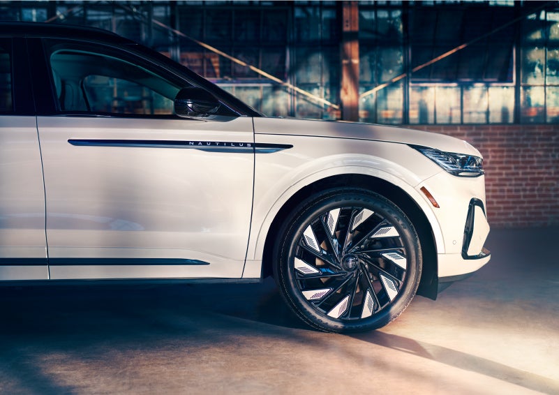 The wheels of the available Jet Appearance Package are highlighted. | Vance Lincoln in Miami OK