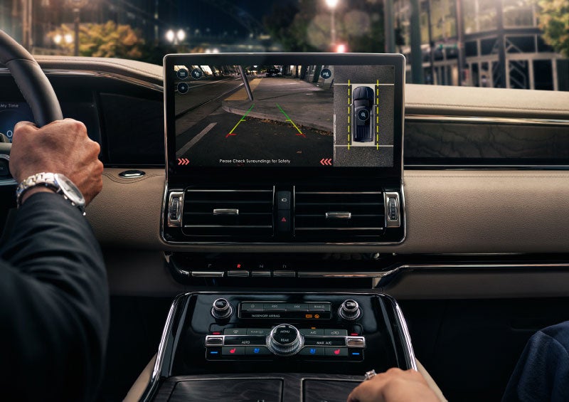 The 360-Degree Camera display on the center screen shows the rear and bird's-eye views of the vehicle.