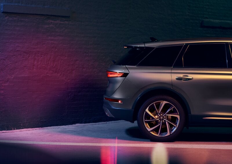 A dramatization of a 2025 Lincoln Corsair® SUV is shown backing up toward a wall. | Vance Lincoln in Miami OK