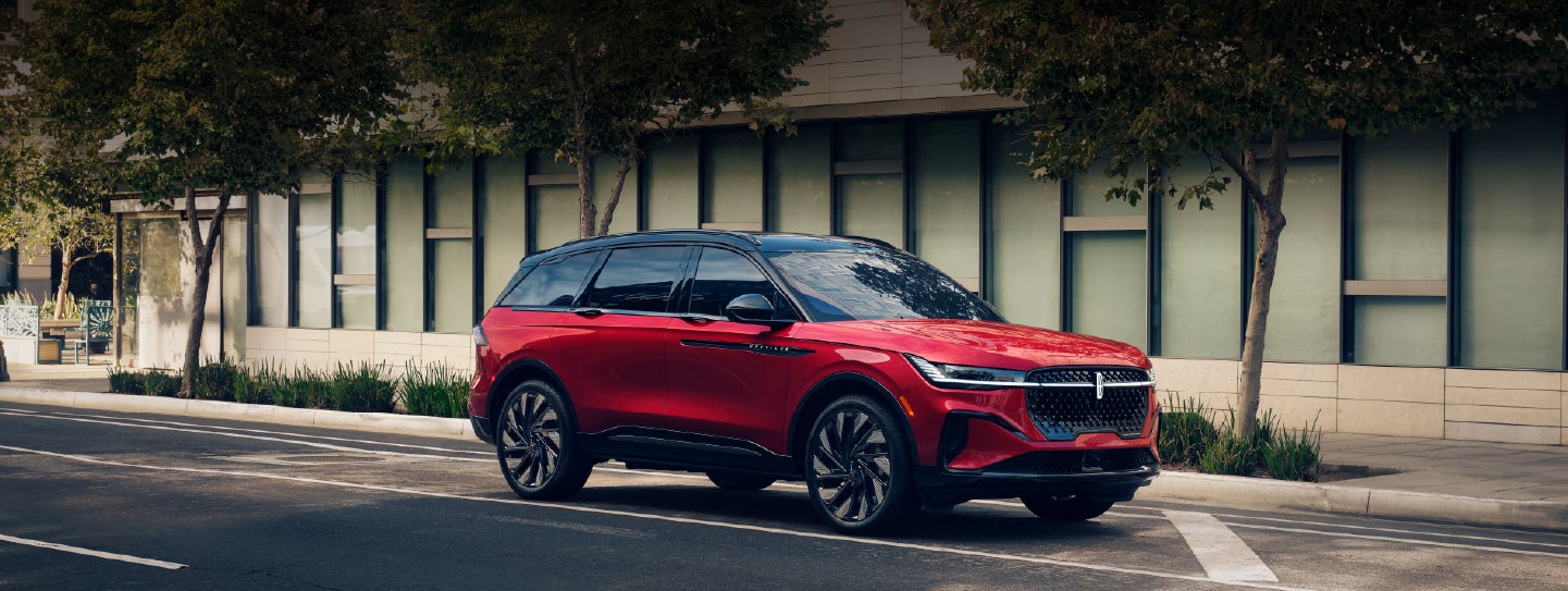 A 2025 Lincoln Nautilus® SUV with an available hybrid powertrain is parked in an urban setting. | Vance Lincoln in Miami OK