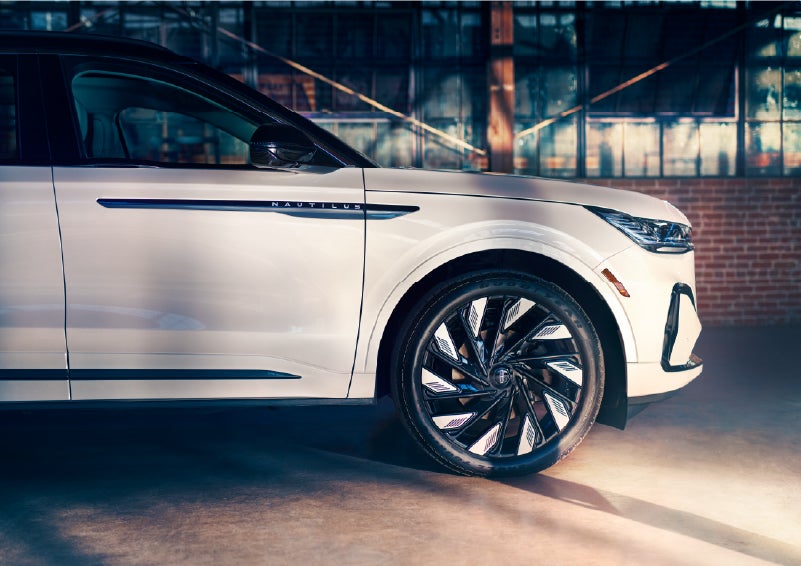 The wheels of the available Jet Appearance Package are highlighted. | Vance Lincoln in Miami OK