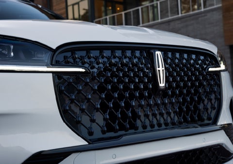 The front grille of a 2026 Lincoln Aviator® SUV is shown. | Vance Lincoln in Miami OK