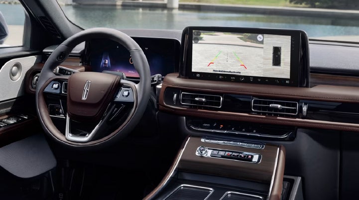 The backup camera of the 2027 Lincoln Aviator® SUV is displayed on screen. | Vance Lincoln in Miami OK